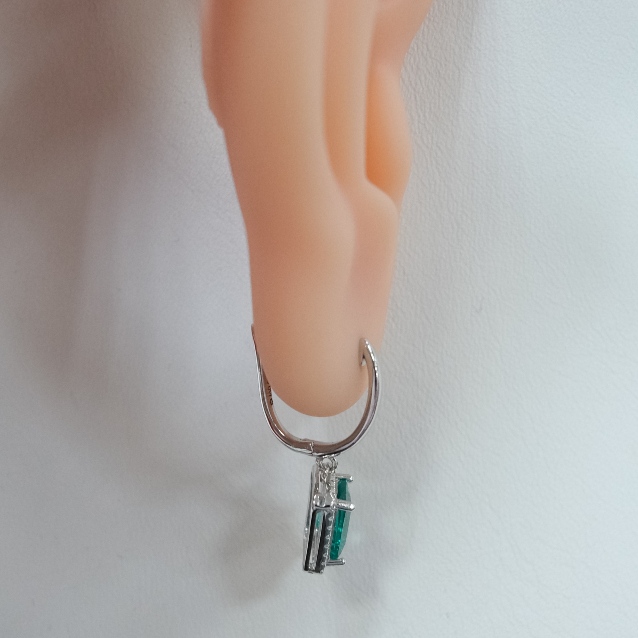 Серебряные серьги с зеленой шпинелью